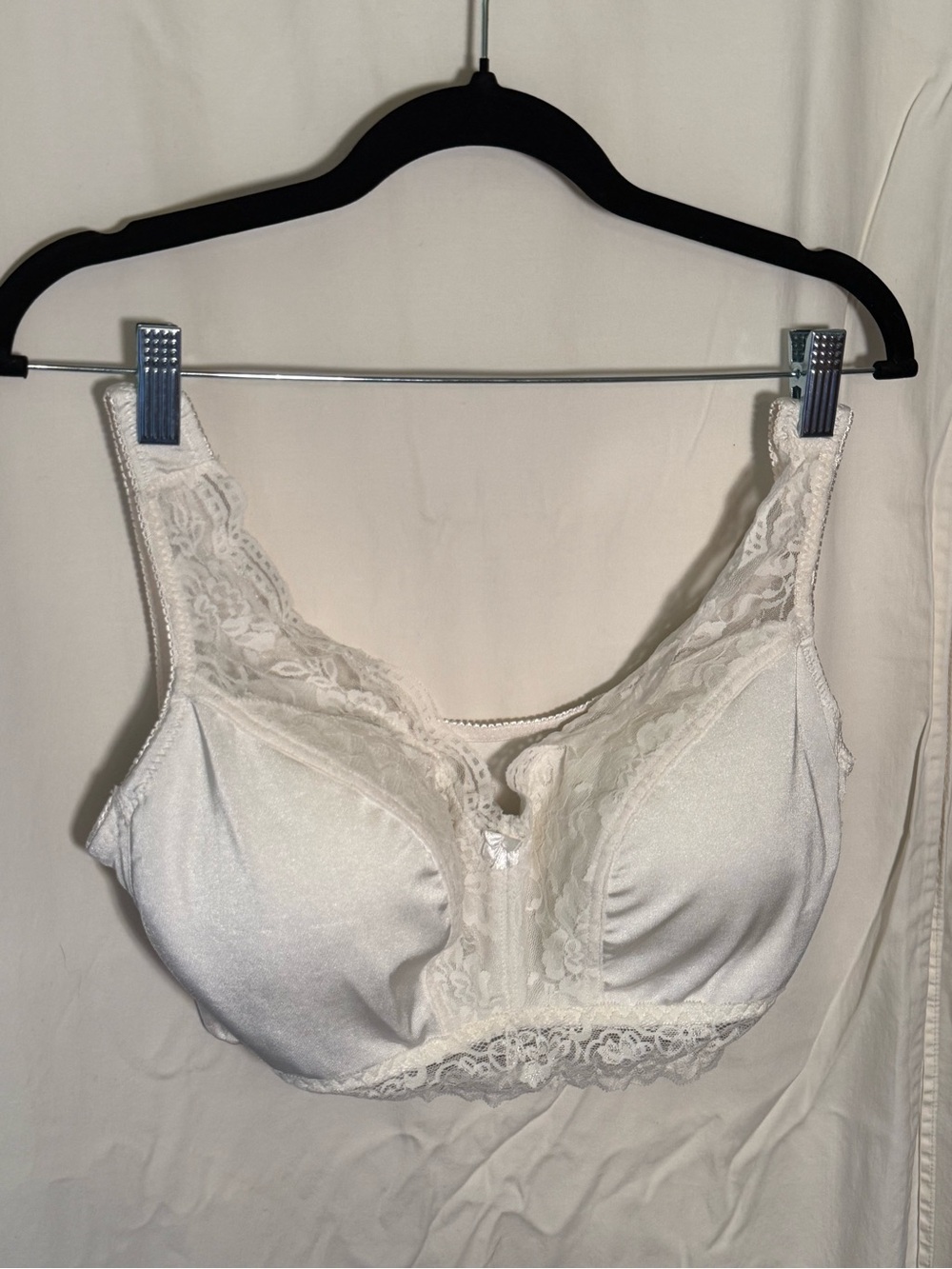 Rhonda Shear White Lace Soft Cup Full Coverage Bra no wire